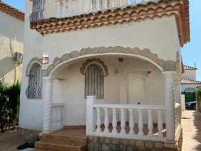 Casa con Jardín Privado, Piscina y Barbacoa en Miami Playa - ES-9-166
